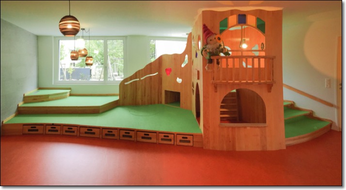 spielpodest_spielebene_hochebene_spielhaus_schlafpodest_kindergarten_krippe_kita_stufenpodest_baupodest_tischlerei_hamburg_holzwerkstatt_kaesebier-kita schweiz.jpg